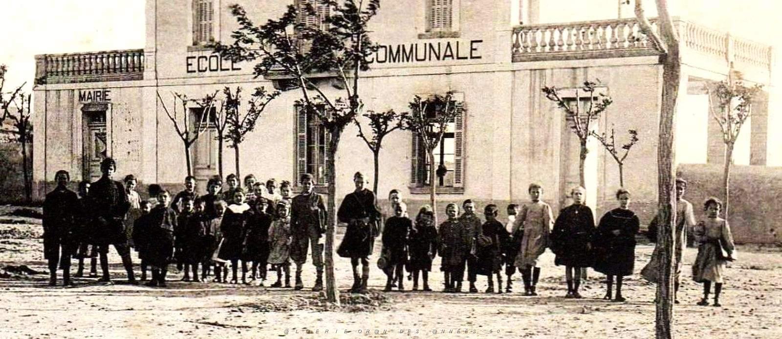 1601- Clairfontaine - La Sortie2 de l'ecole.jpg